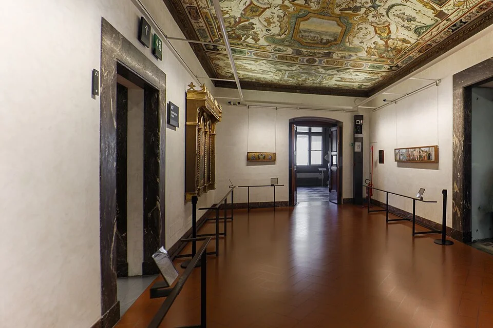 Uffizi Gallery, Sala A17 Quattrocento a Siena, showing Renaissance paintings displayed in a museum room