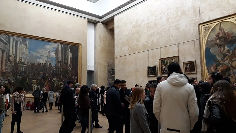 Visitors in a museum gallery looking at artworks, the format of The Lonely Palette podcast, which opens each episode with museum-goers talking about what they see and feel before host Tamar Avishai provides context and analysis