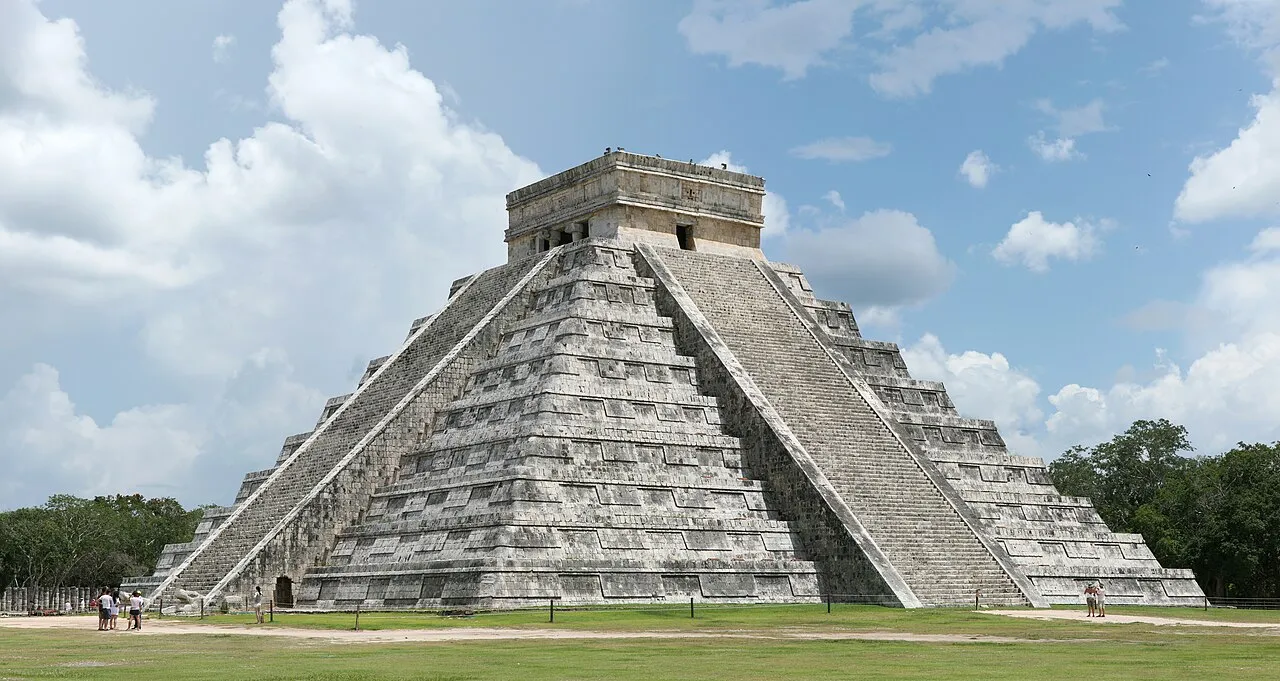 El Castillo (Temple of Kukulcan) at Chichen Itza, Yucatan, Mexico, c. 800 to 900 AD, showing the stepped pyramid with four stairways and a temple at the summit