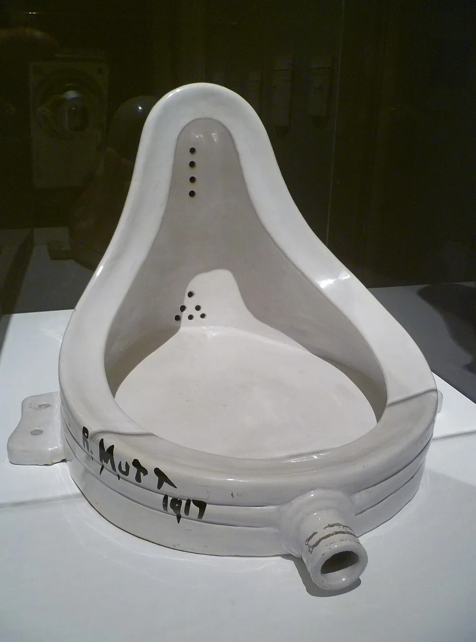 Marcel Duchamp, Fountain (1917). A porcelain urinal signed R. Mutt 1917, presented as a work of art