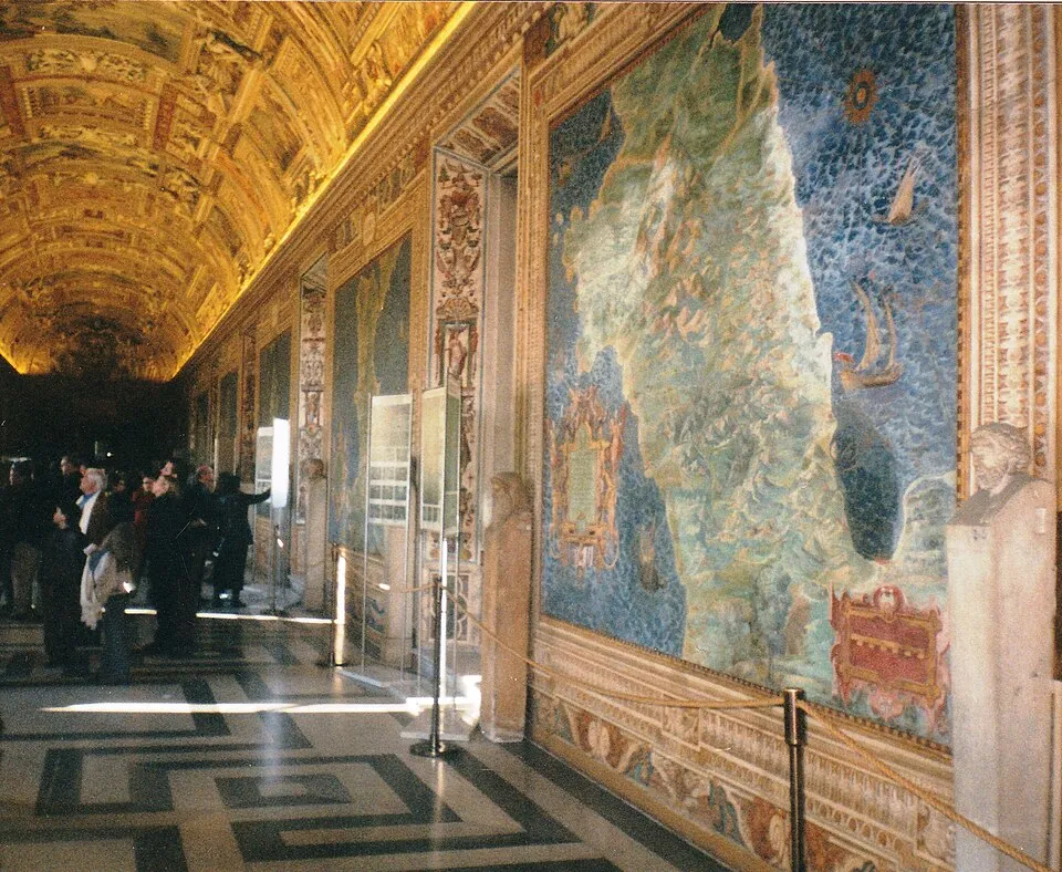 The Gallery of Maps in the Vatican Museums, a 120-meter corridor with frescoed maps of Italy on both walls and an ornate vaulted ceiling.